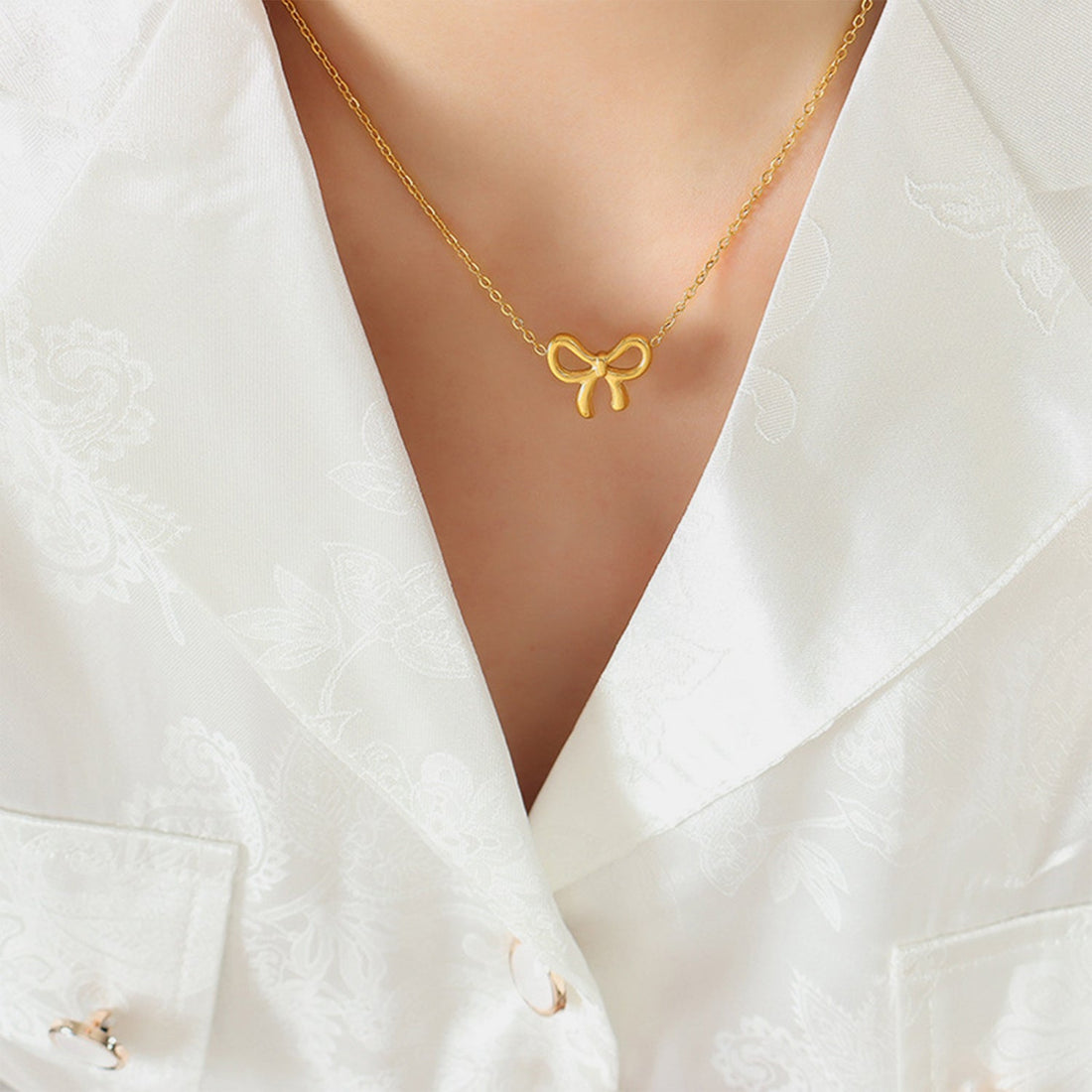 gold bow pendant necklace