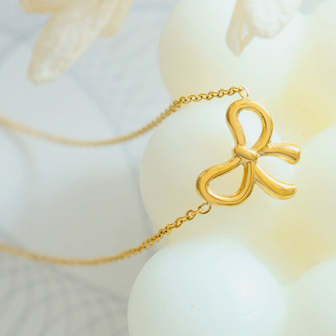gold bow pendant necklace