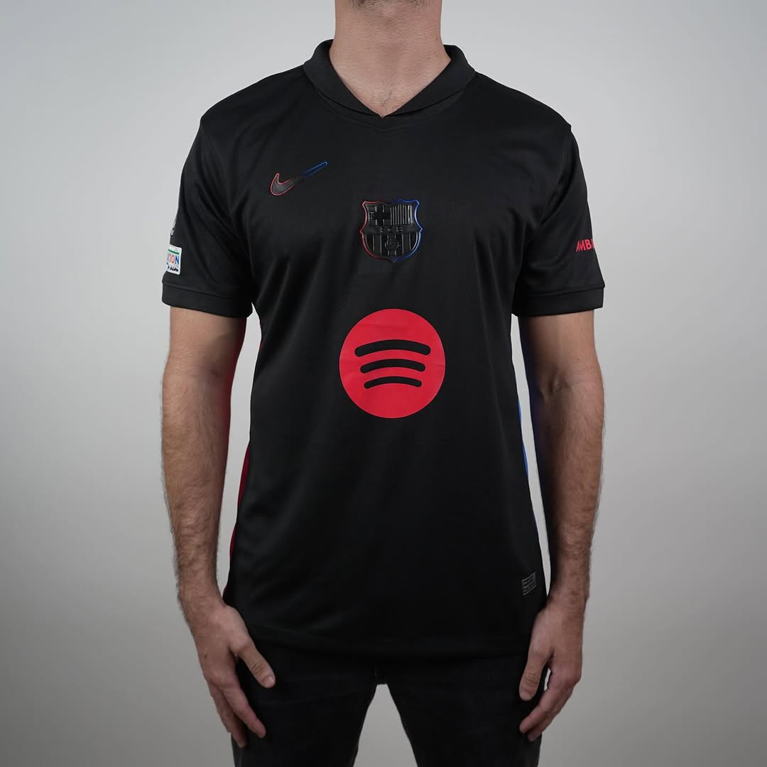 2024-25 Barcelona Shirt Away