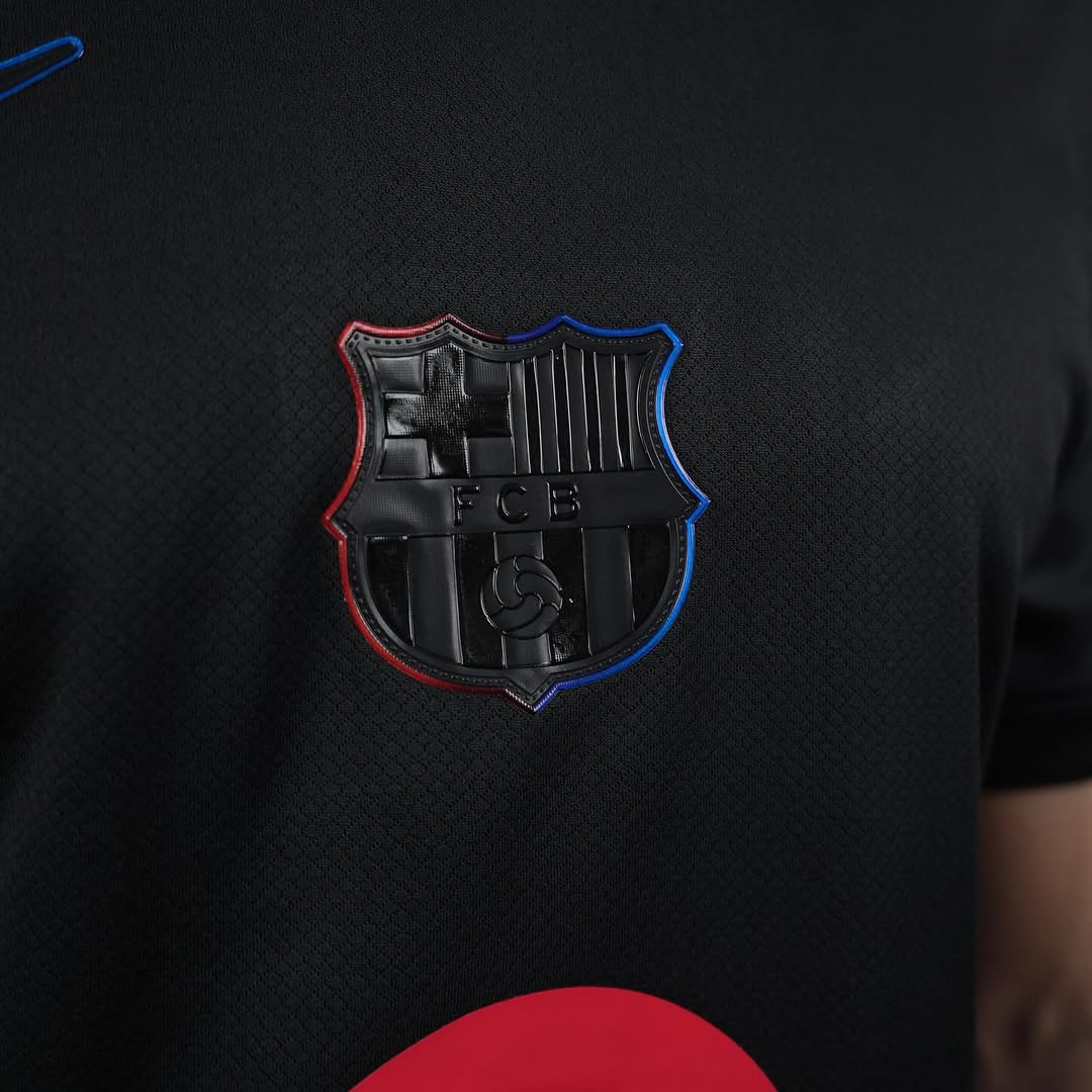 2024-25 Barcelona Shirt Away